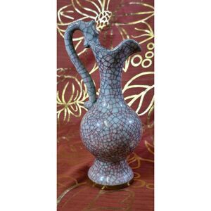 Chinese porcelain vase featuring a crackle glaze finish